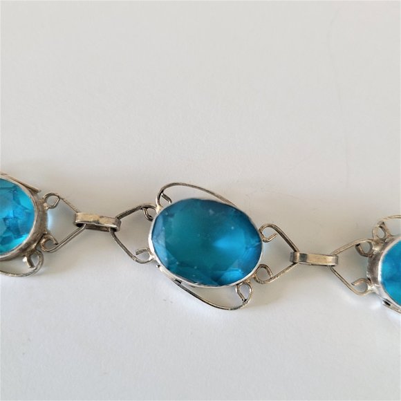 Silver color metal and blue stones bracelet. - Picture 3 of 4